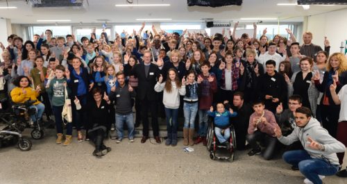 Die nordrhein-westfälische Ministerpräsidentin Hannelore Kraft besucht anlässlich der "Woche des Respekts" die Marie-Kahle-Gesamtschule in Bonn am Dienstag, 15. November 2016, um sich mit dem Thema Inklusion zu beschäftigen.